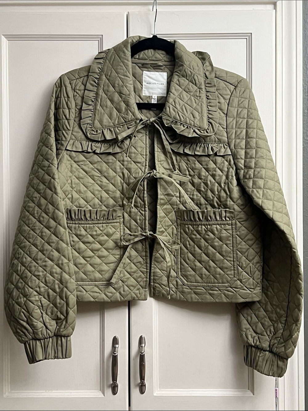 Avec Les Filles Quilted Ruffle Cotton tie front jacket. Size M